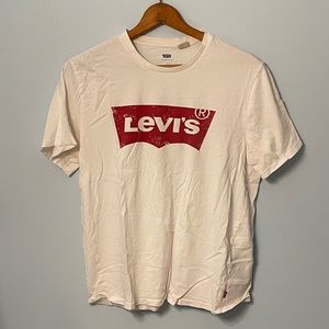 White Levi’s T-shirt